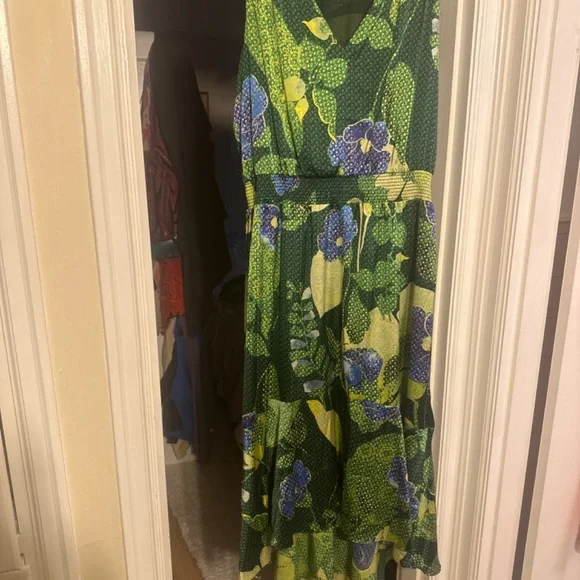 Dress - Picture 2 of 4